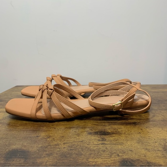 Journee Collection Indee Strappy Flat Sandal in Mocha New in Box Size 9 1/2 - Picture 3 of 13